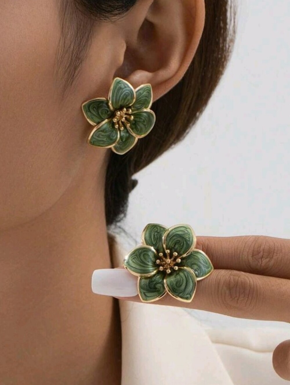 NEW! Classic Green Floral Gold Enamel Stud Earrings - Women Jewelry
